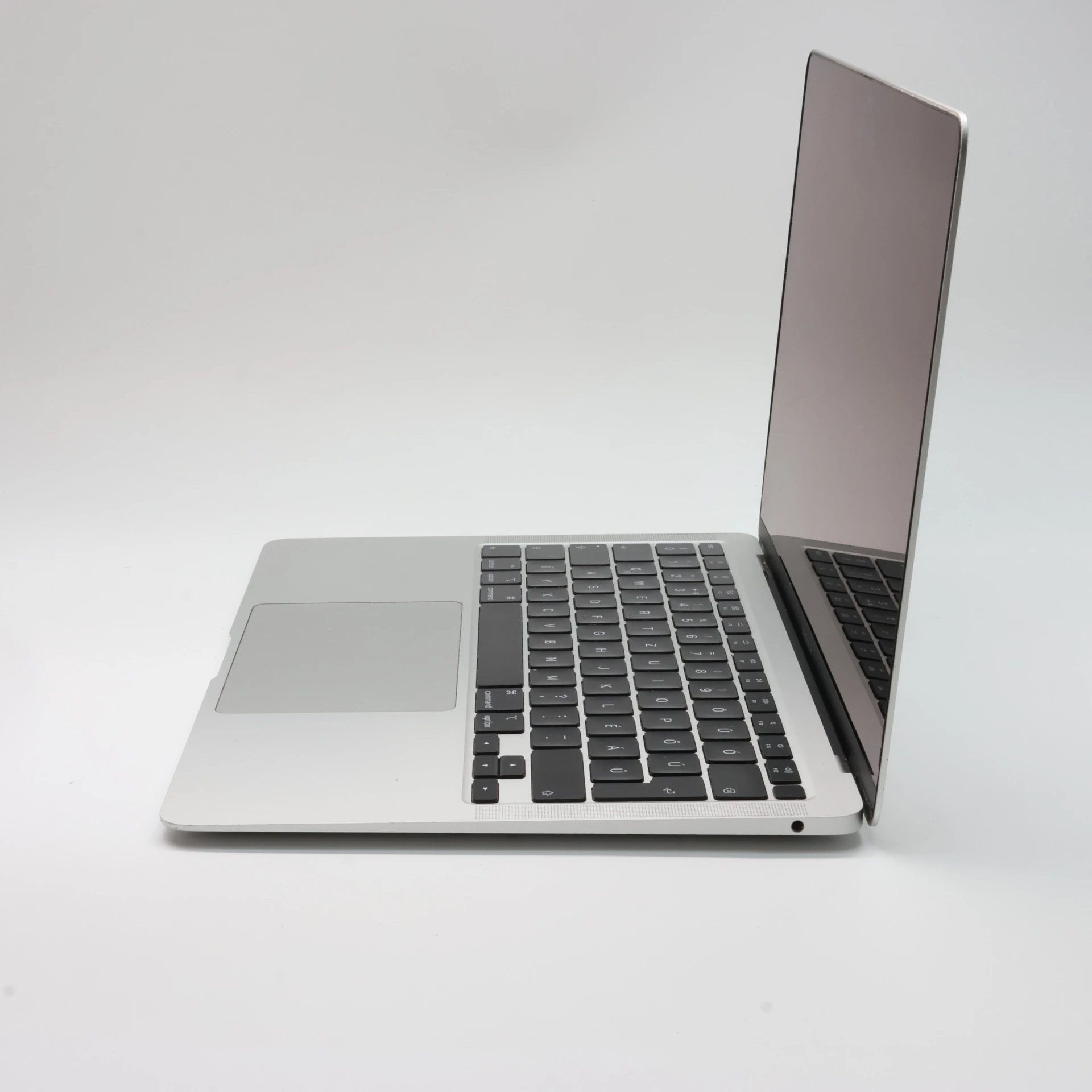 Apple MacBook Air 13″ 2020 HUN, 256 GB, Silver, i3, 8 GB, SSD, "B" – 2. kép