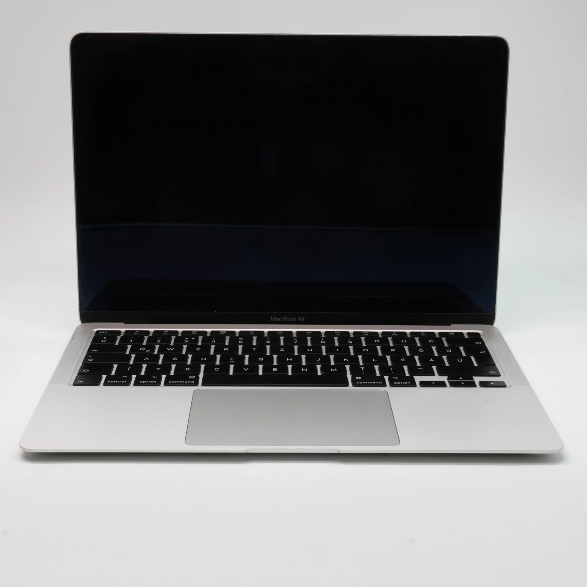 Apple MacBook Air 13″ 2020 HUN, 256 GB, Ezüst, i3, 8 GB, SSD, "B"