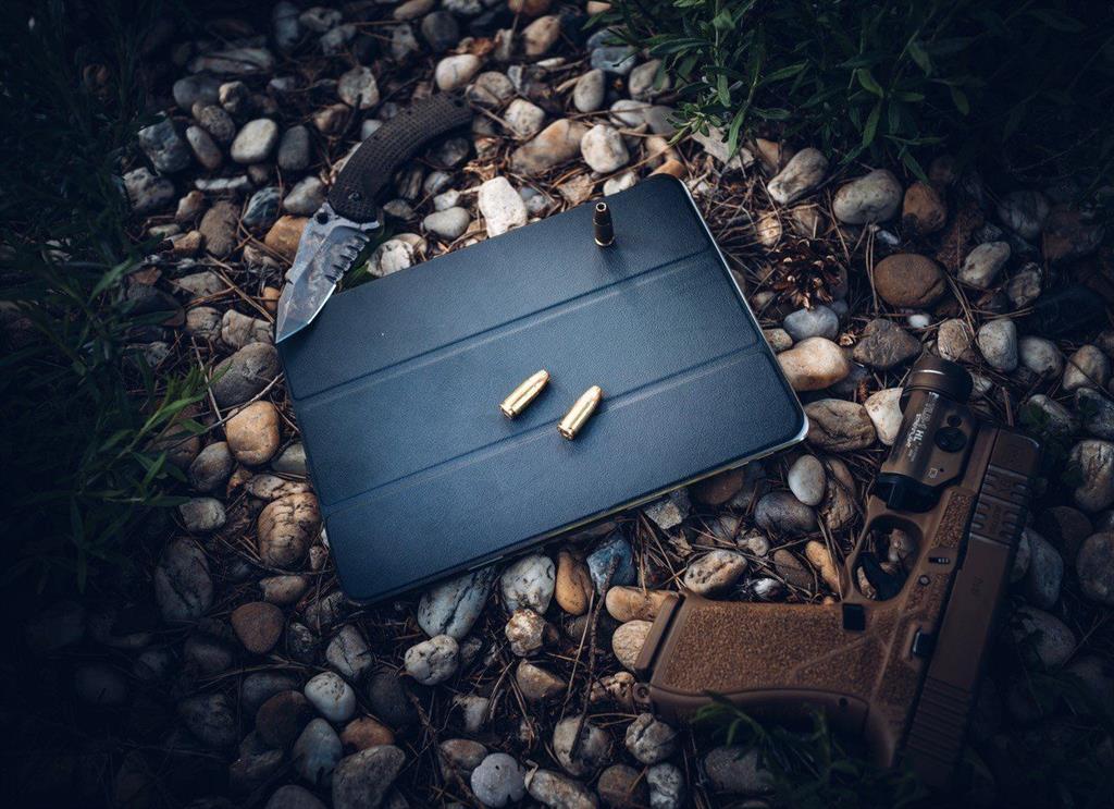 Apple iPad 10.9 2022 / iPad 11 2025 Tactial Tri Fold tablet tok (Fekete)