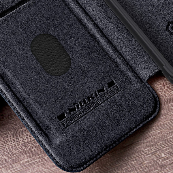 Apple iPhone 15 Pro Nillkin Qin pro kameravédős notesz tok (Fekete)