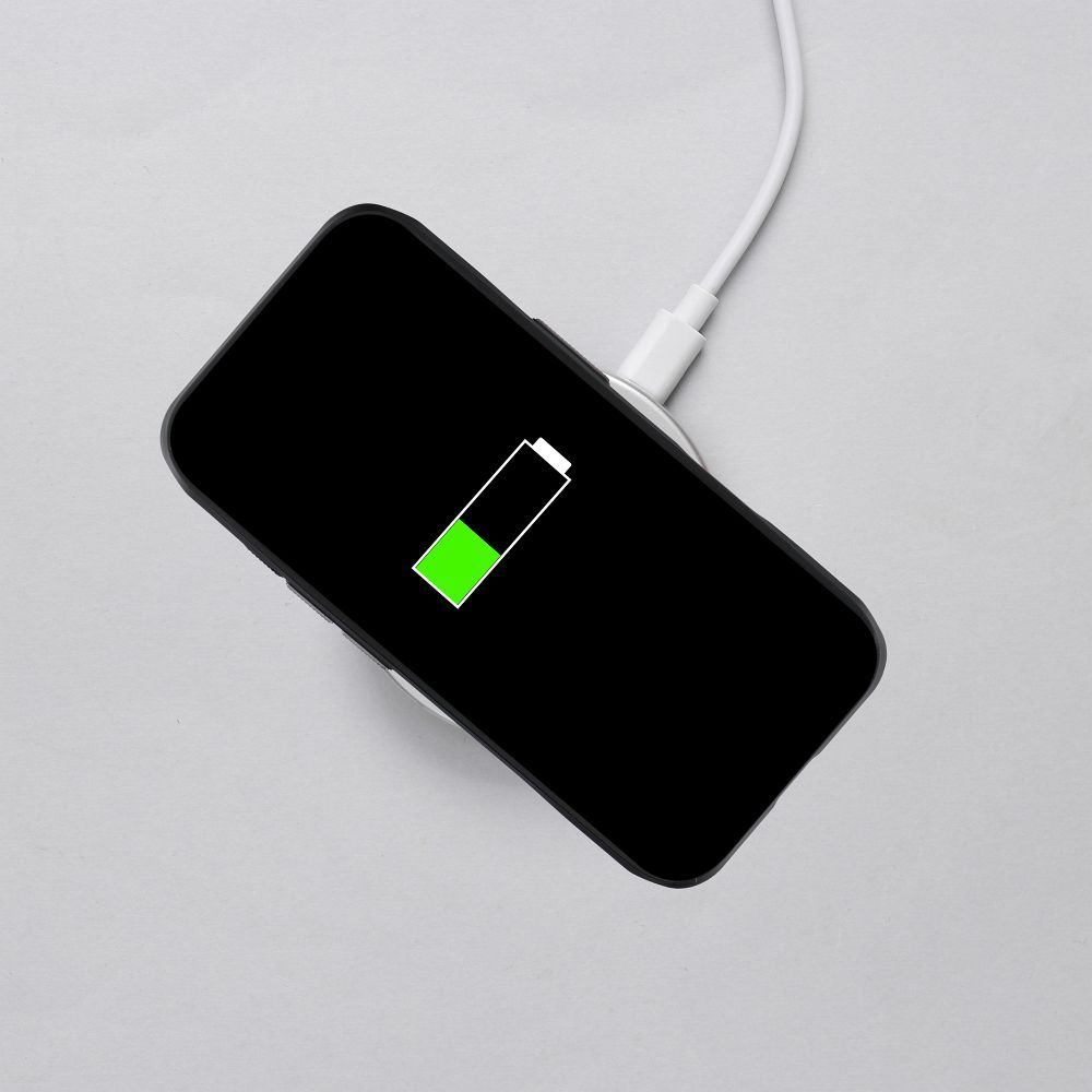 Apple iPhone 15 ROAR Slim Defender hátlap tok (Fekete)