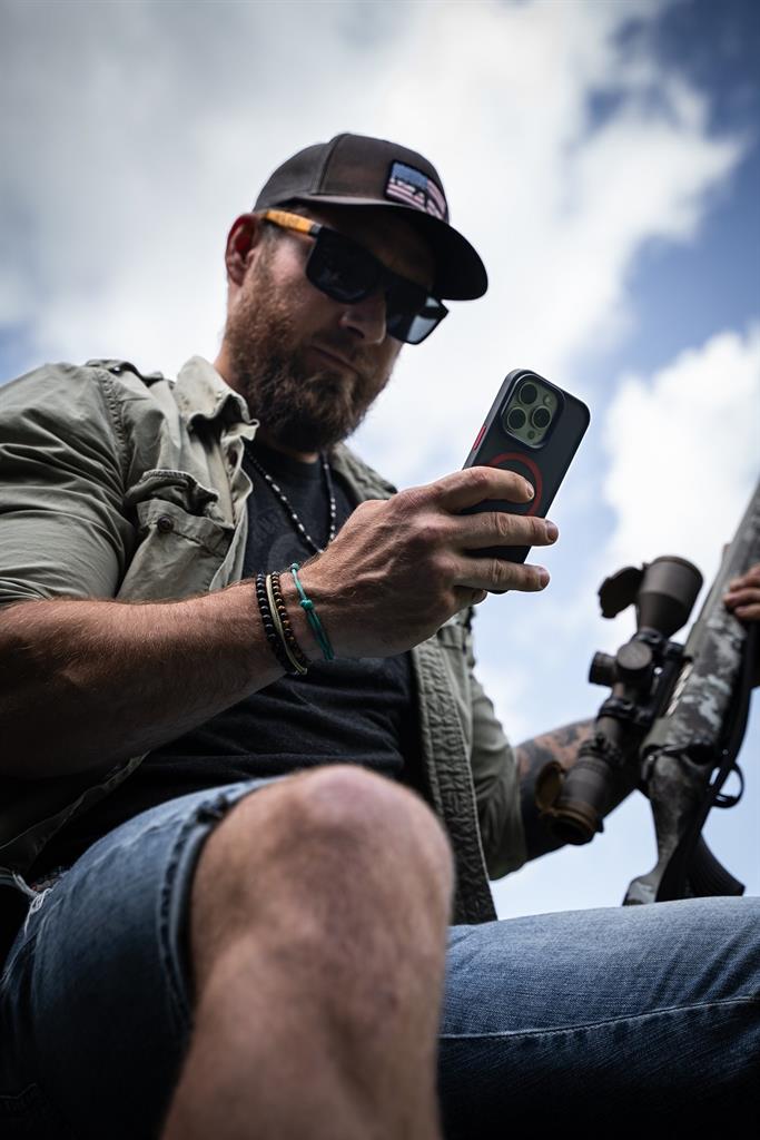 Apple iPhone 15 Tactical MagForce Hyperstealth 2.0 hátlap tok (Fekete - Piros)