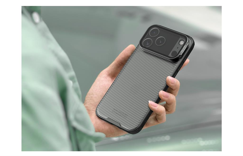 Apple iPhone 17 Pro Max Nillkin Camshield Prop MagSafe hátlap tok (Fekete)