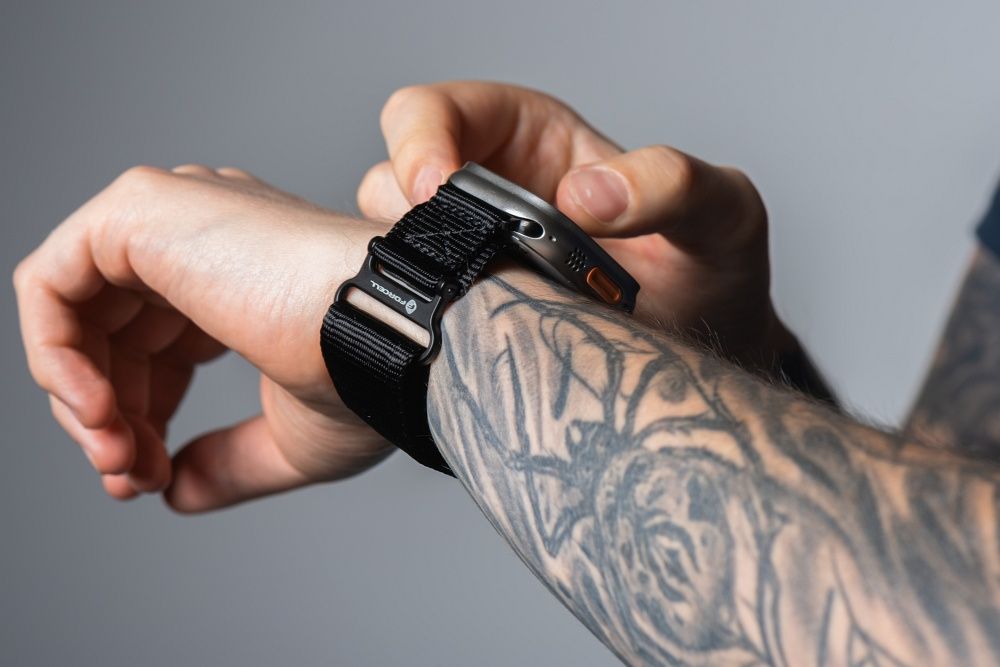 Forcell F-Design FA05 nylon tépőzáras szíj Apple Watch 42 / 44 / 45 / 49 mm (Fekete)