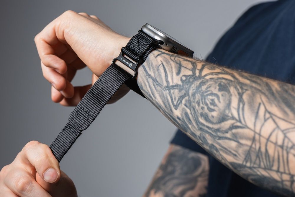 Forcell F-Design FA05 nylon tépőzáras szíj Apple Watch 42 / 44 / 45 / 49 mm (Fekete)