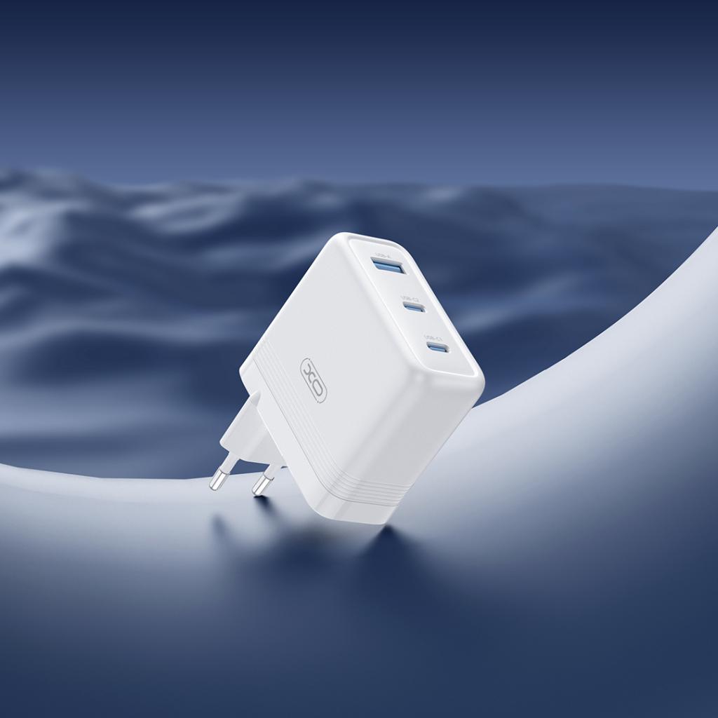XO CE35 GaN fali töltő 100W 2x USB-C + 1x USB-A (Fehér)