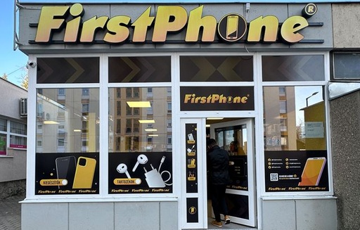 FirstPhone Komló