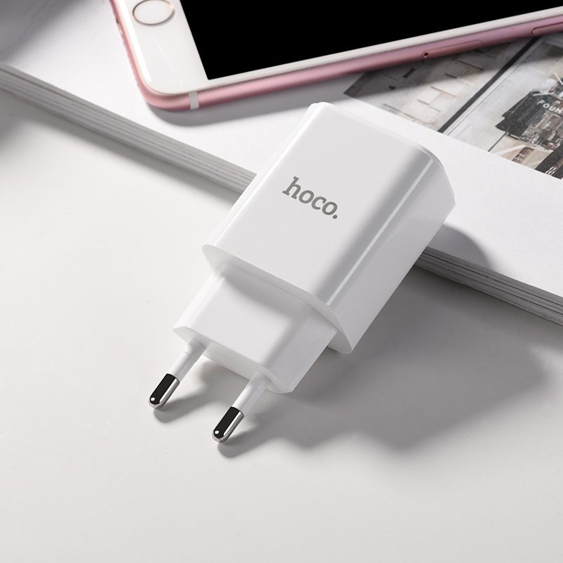 hoco-c63a-halozati-tolto-2-usb-port-5v-21a-led-allapotjelzo-feher_4.jpg