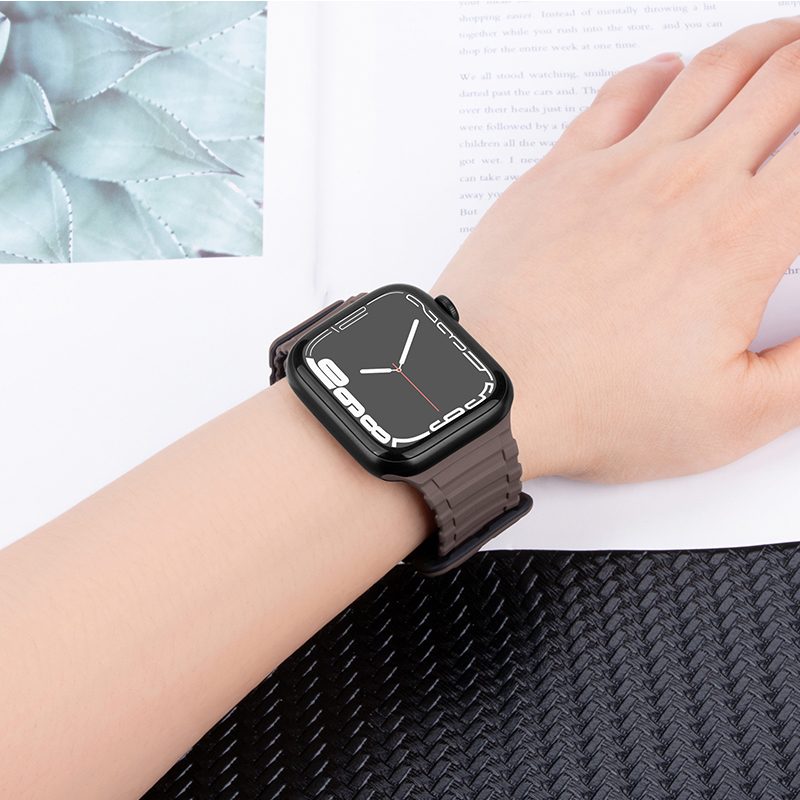 apple-watch-38-40-41-mm-hoco-wa06-flexibilis-magneses-szilikon-szij-kave-fekete_2.jpg