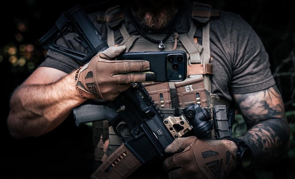 apple-iphone-17-pro-max-tactical-magforce-aramid-magsafe-hatlap-tok-fekete_4.jpg