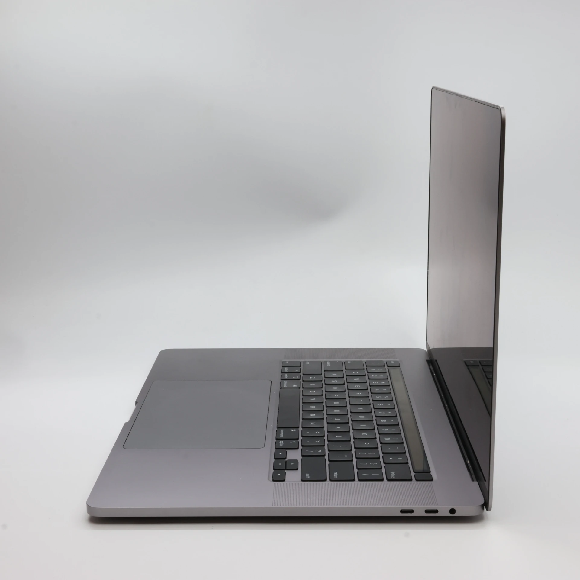 Apple MacBook Pro 15″ Touch Bar 2019 EU, 1TB, Space Gray, i9, 16 GB, SSD, "A" – 2. kép