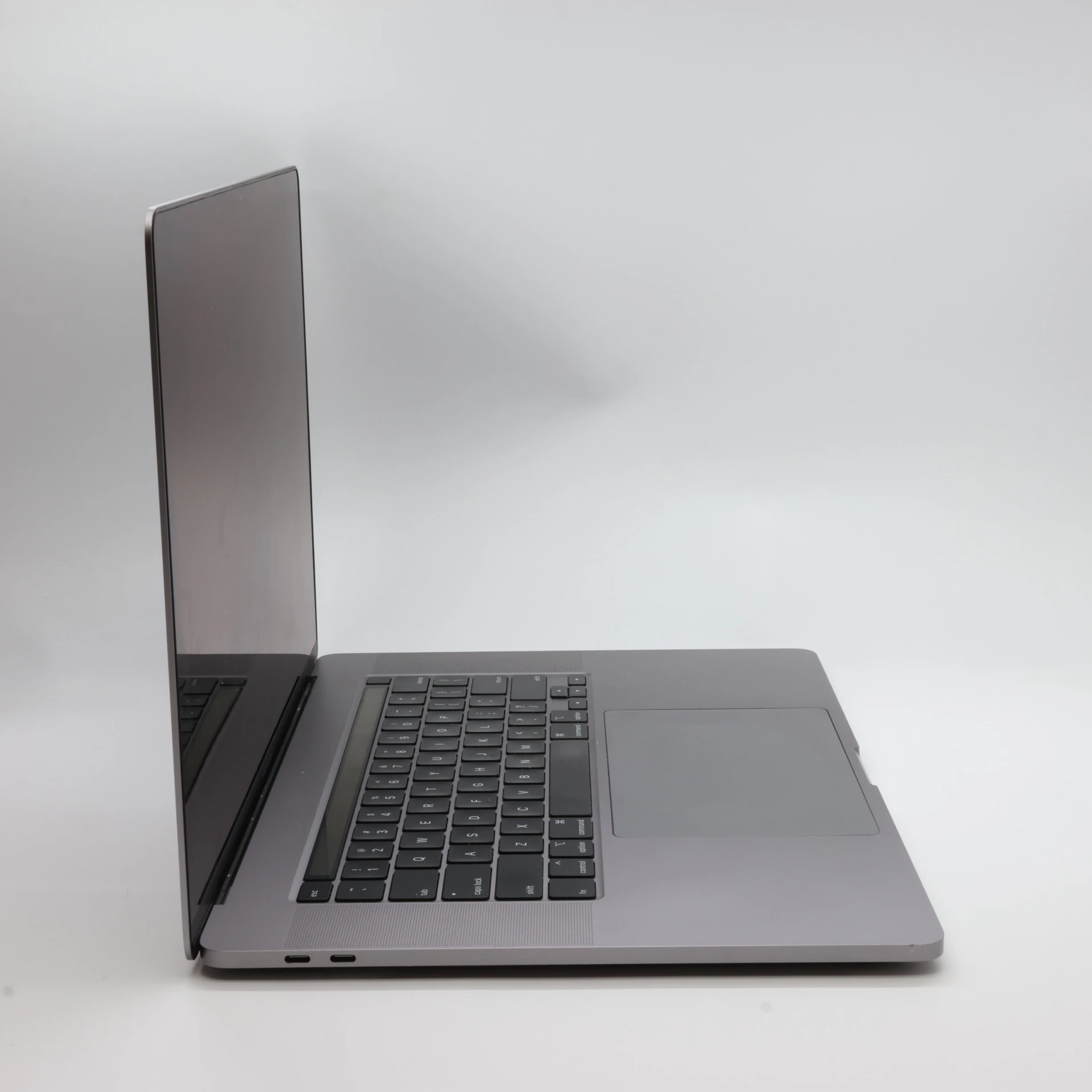 Apple MacBook Pro 15″ Touch Bar 2019 EU, 1TB, Space Gray, i9, 16 GB, SSD, "A" – 3. kép