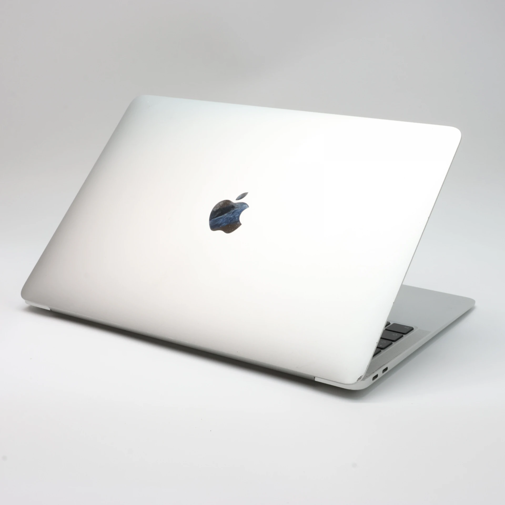 Apple MacBook Air 13″ 2020 HUN, 256 GB, Silver, i3, 8 GB, SSD, "B" – 4. kép
