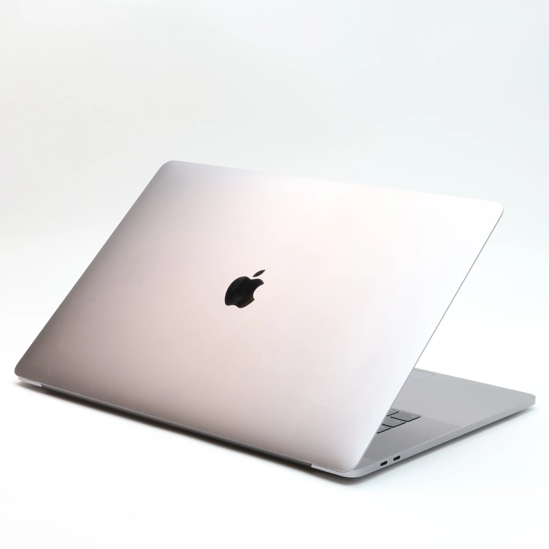 Apple MacBook Pro 15″ Touch Bar 2019 EU, 256 GB, Space Gray, i7, 16 GB, SSD, "B" – 4. kép